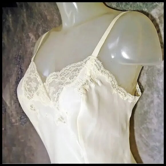 Vintage Satin Slip With Alencon Lace, VFG Retro 40s Pinup Lingerie - Picture 5 of 11